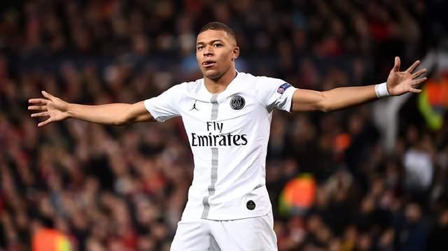 完成大四喜，姆巴佩当选欧冠官方本周最佳球员（姆巴佩独中四元，荣膺欧冠官方周最佳球员）