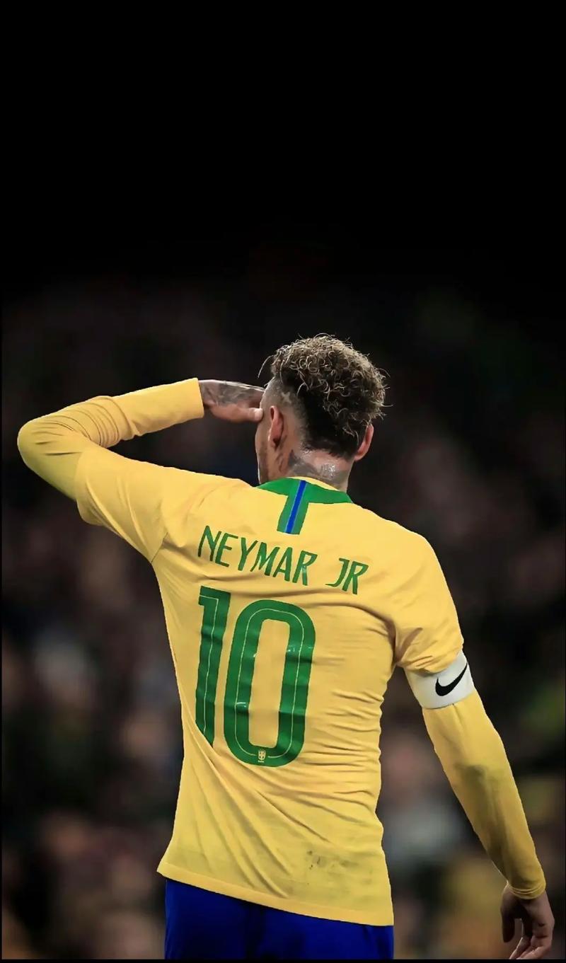 冠军收割机！梅西生涯48冠位居足坛历史头名，阿尔维斯第二（梅西48冠登顶足坛史上第一，阿尔维斯屈居第二）