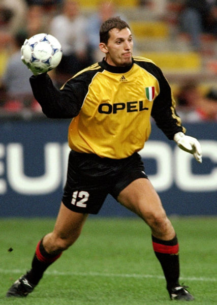 范弗里特：火箭开季表现超出我的预期，我们肯定有机会争冠（范弗里特：火箭开局表现超预期，我们绝对有实力冲冠）