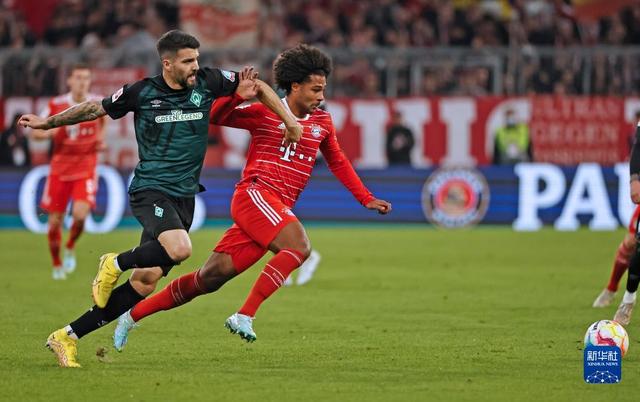 世体：卡萨多中场扫荡能力出色，他可解放德容的组织能力（世体：卡萨多中场拦截能力出众，可让德容更专注组织）