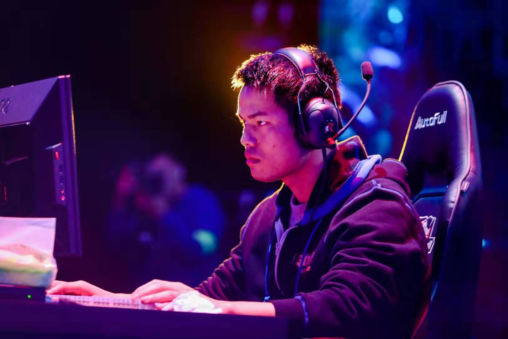 牵制效应 牵制效应